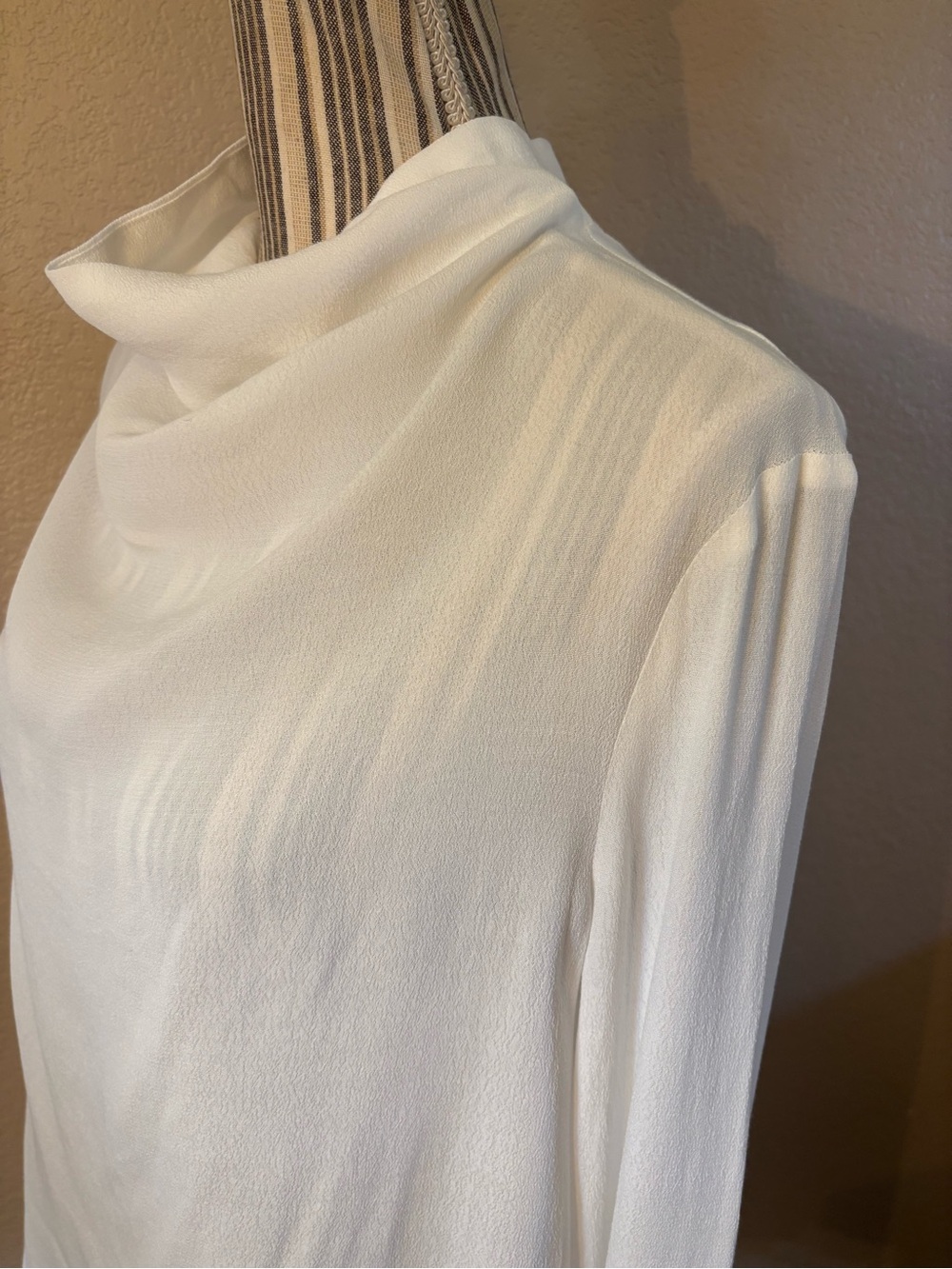 NWT H&M Blouse Size 6 Ivory Cowl Neck Long Sleeve Flowy Classy 2-Button Close - Picture 8 of 15